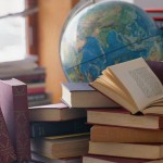 Книги и глобус